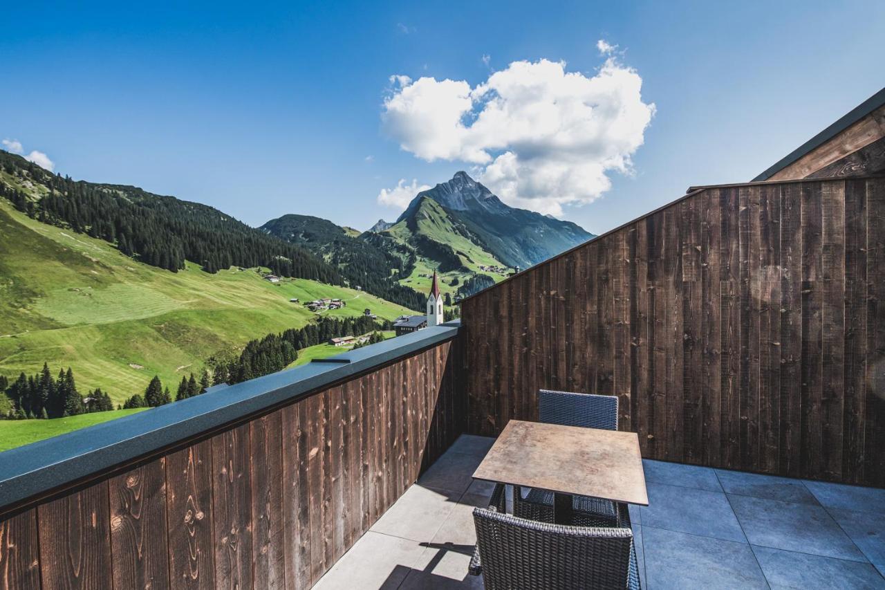 Alpenparks Hotel & Apartment Arlberg Warth Mit Pool Exterior foto