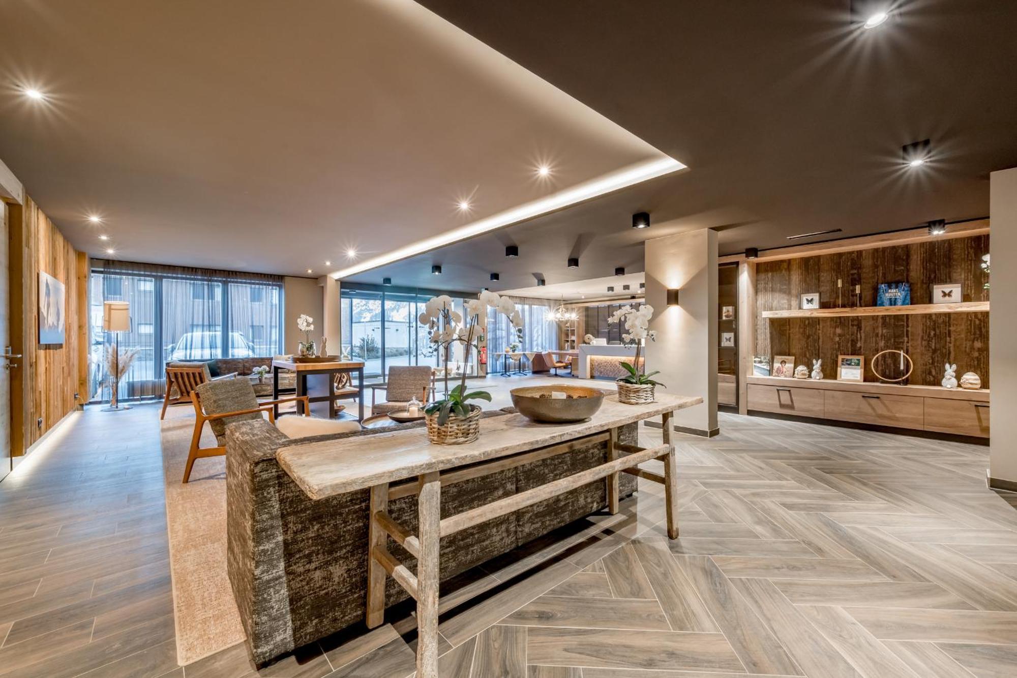 Alpenparks Hotel & Apartment Arlberg Warth Mit Pool Exterior foto
