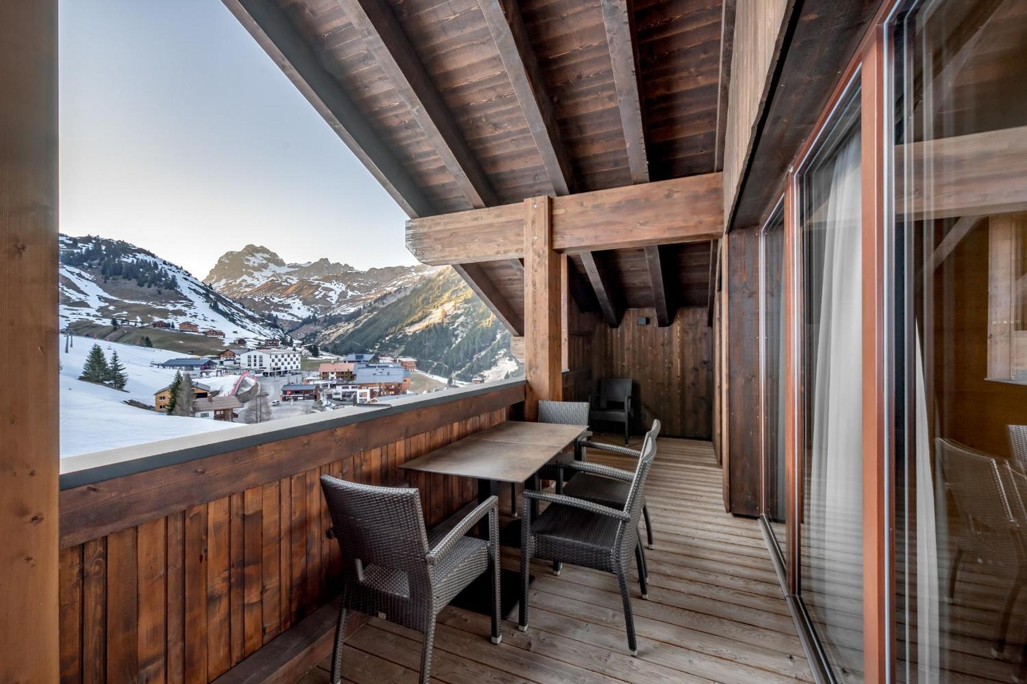 Alpenparks Hotel & Apartment Arlberg Warth Mit Pool Exterior foto
